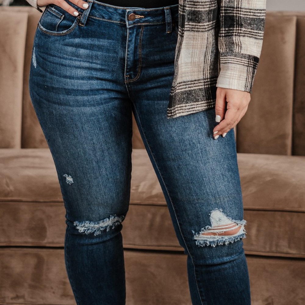 sold out❌❌NWT distressed midrise jeans